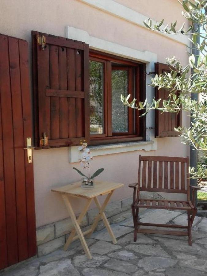 Apartments Smilje I Maslina Gornji Karin Kültér fotó