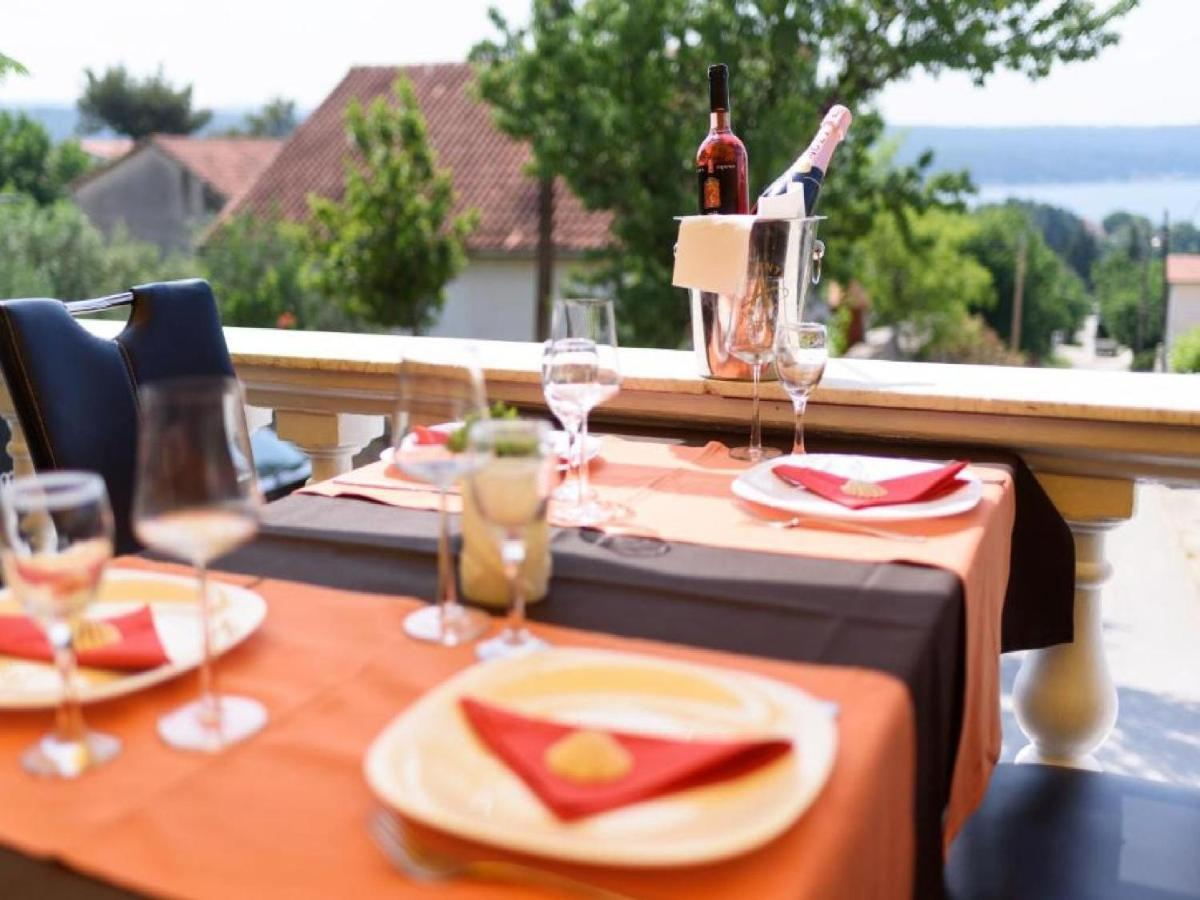Apartments Smilje I Maslina Gornji Karin Kültér fotó