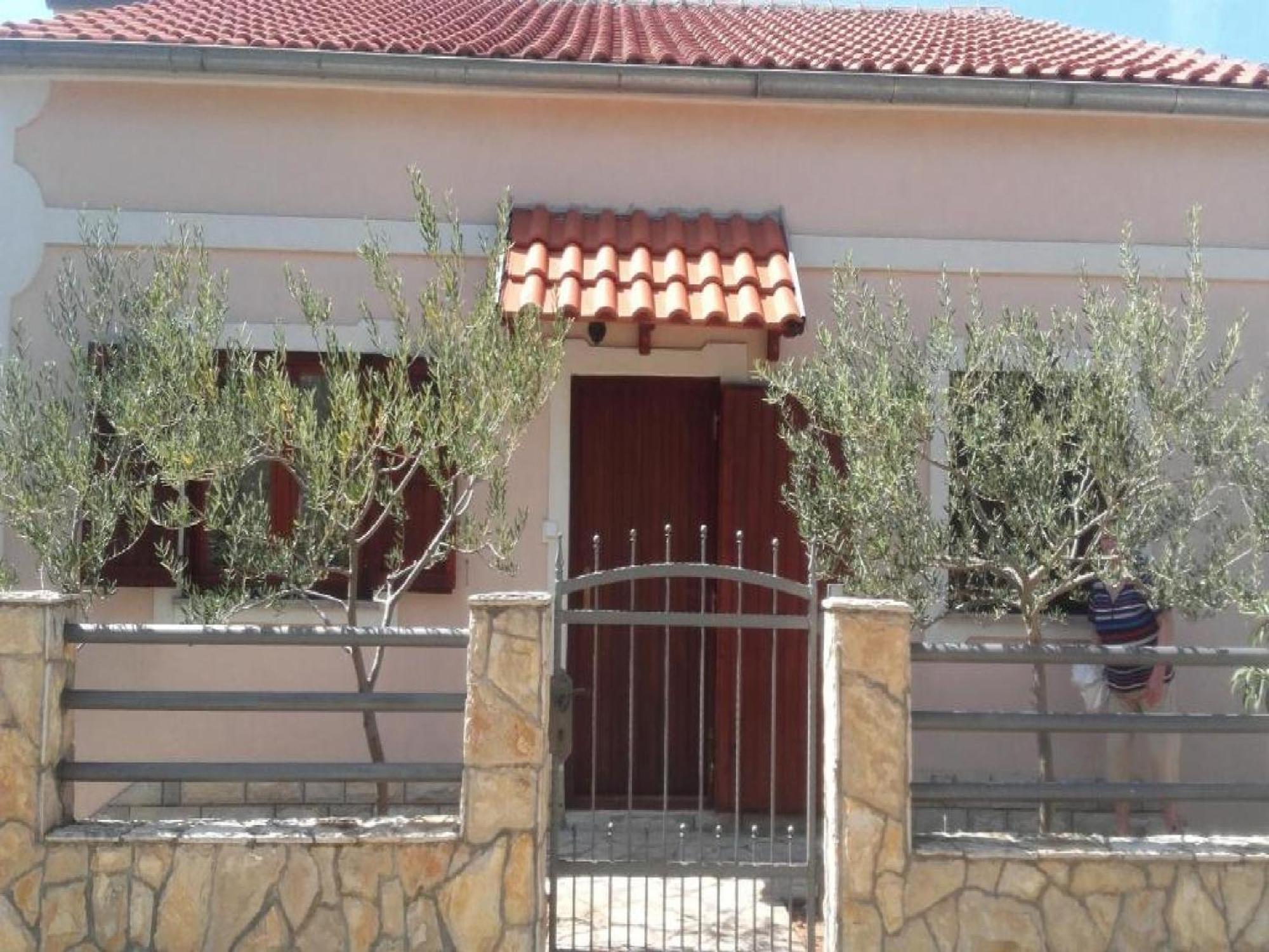 Apartments Smilje I Maslina Gornji Karin Szoba fotó
